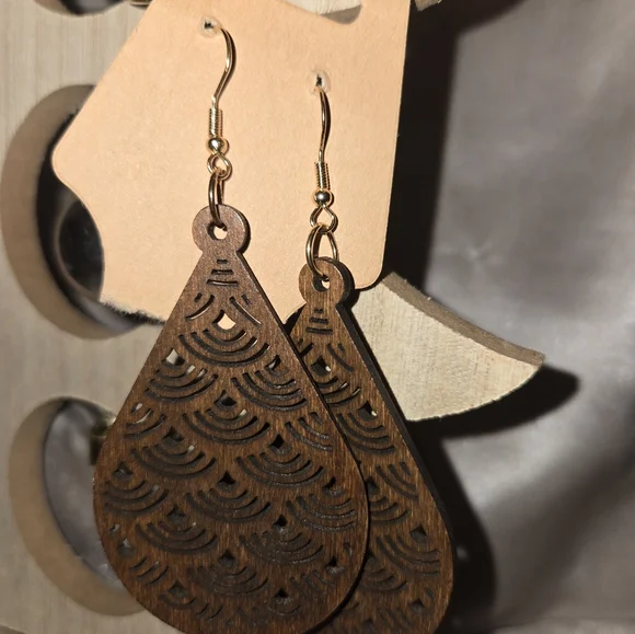 Earing - Picture 8 of 13